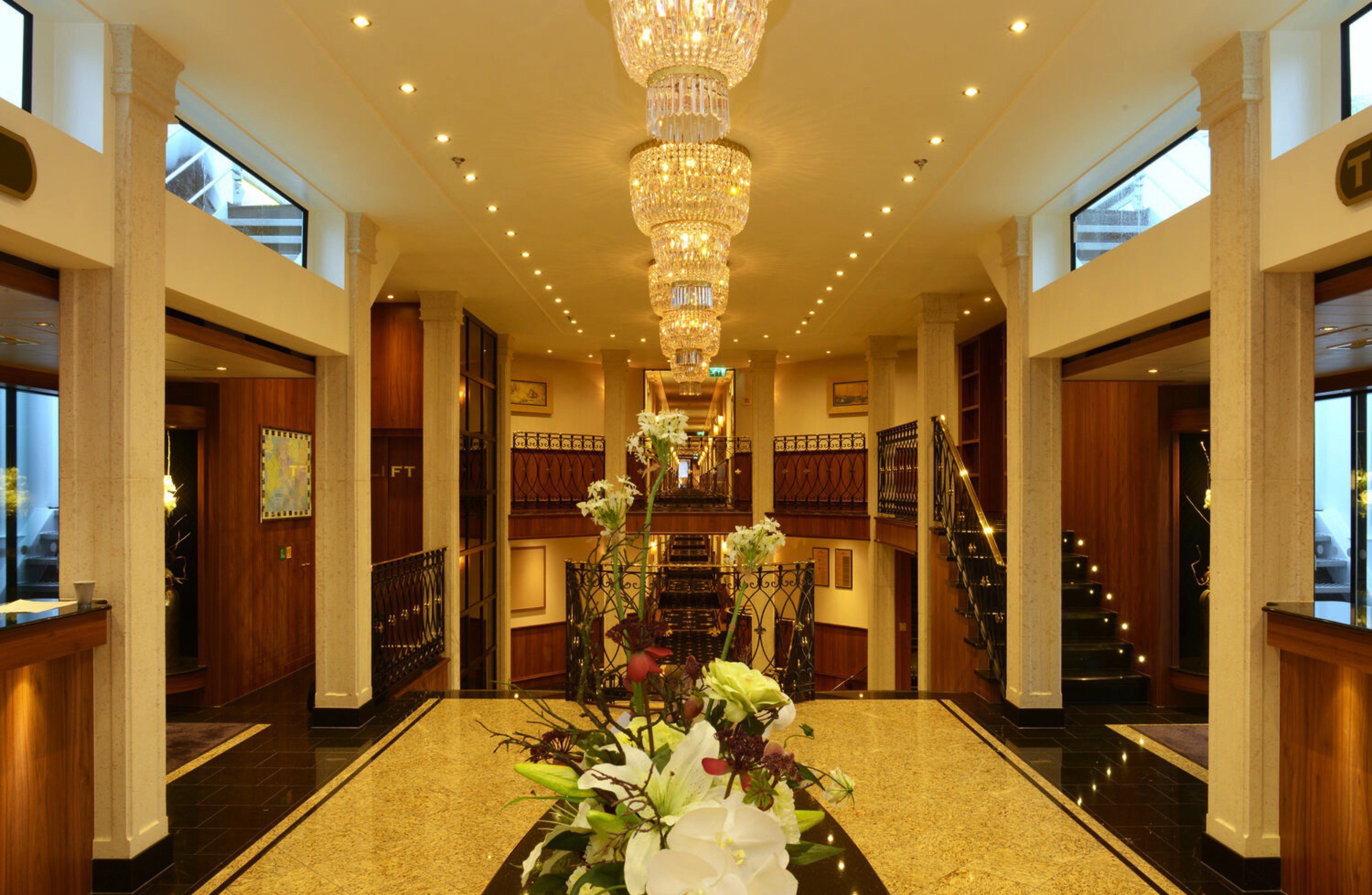 MS Jane Austen - Reception and Boutique